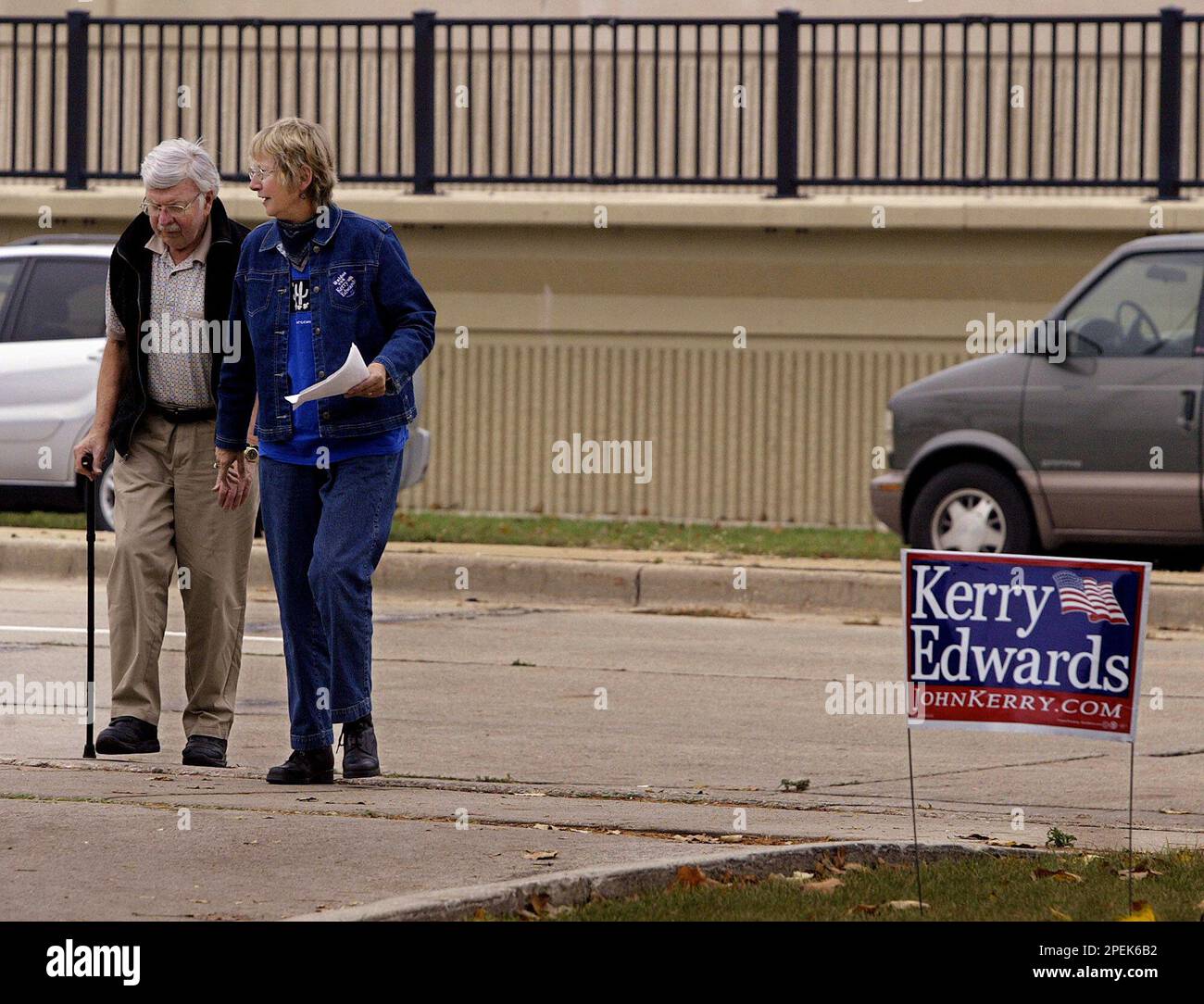 Scripko and his wife Nancy, of Racine, Wis., walk into an Elizabeth Edwards town hall