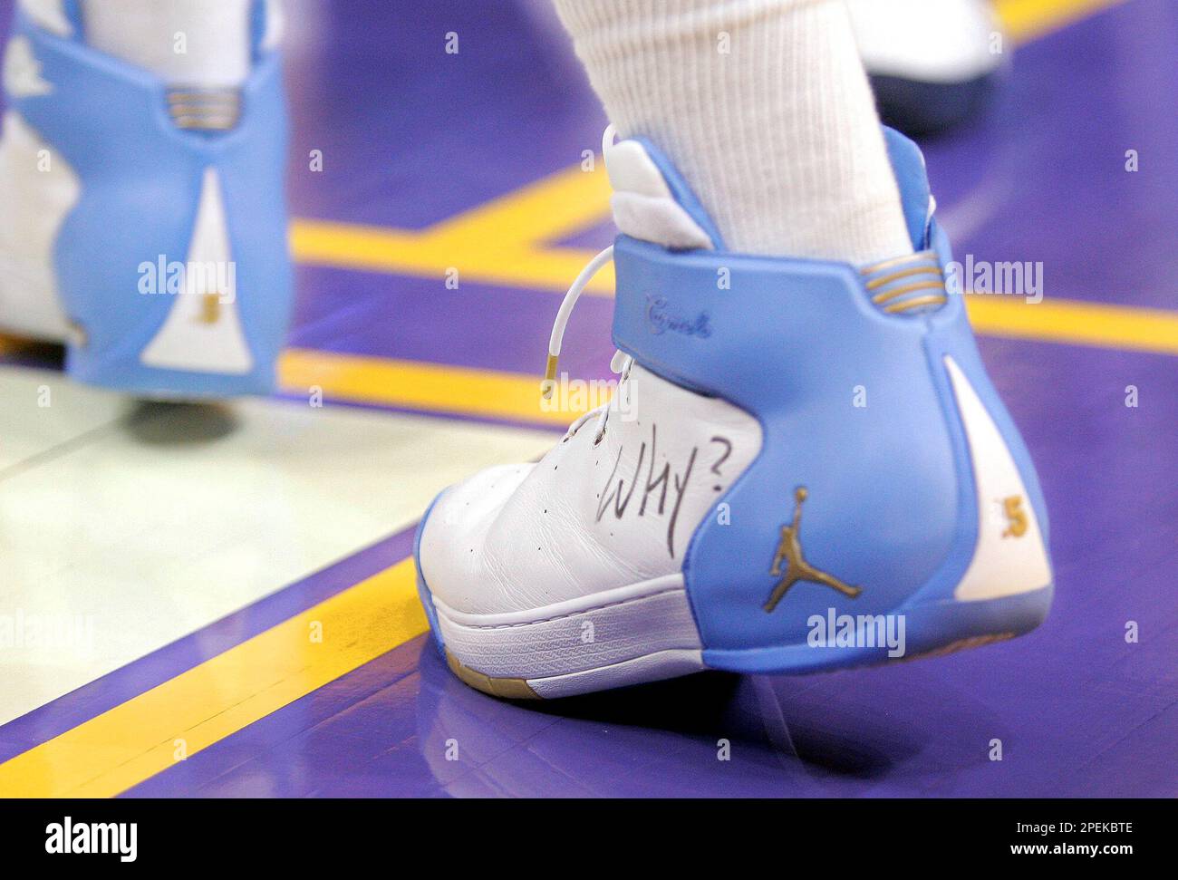 Denver Nuggets Carmelo Anthony wears shoes with