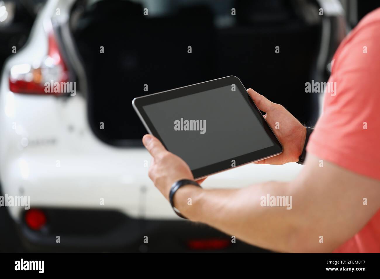 Rear view male auto mechanic hi-res stock photography and images - Alamy