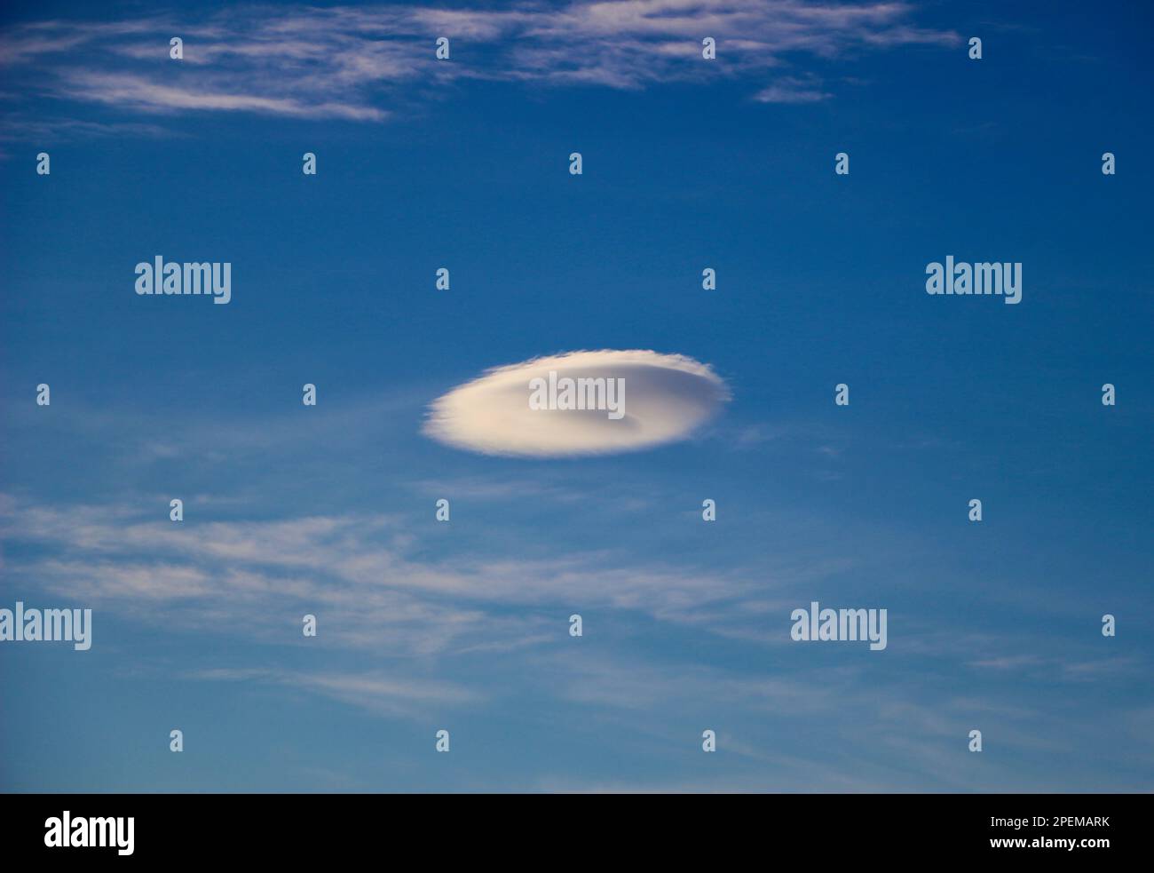 Unidentified flying object cloud hi-res stock photography and images ...
