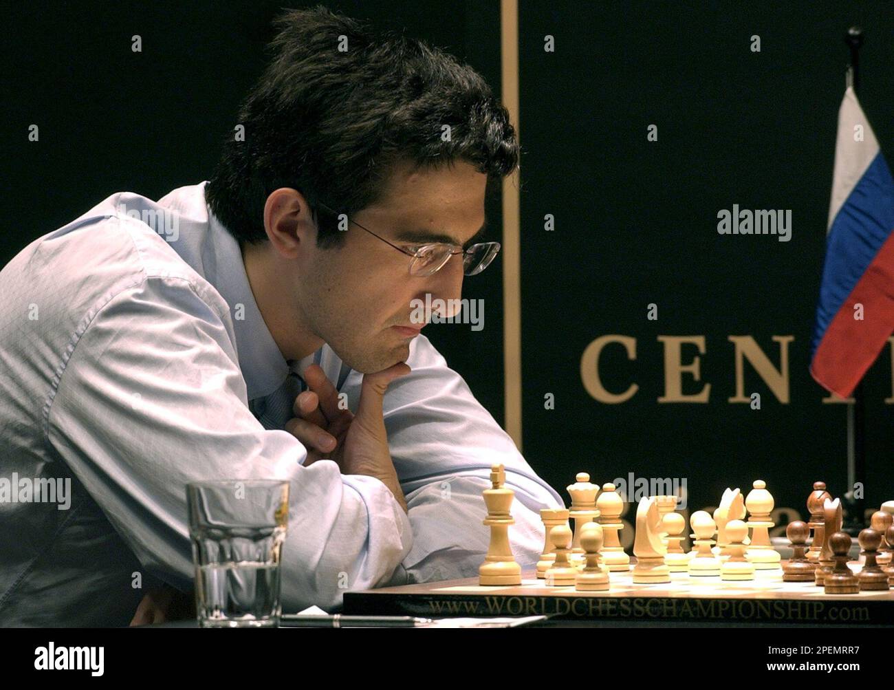 dpa) - Russian World Chess Champion Vladimir Kramnik (L) plays against  Hungarian Grandmaster Peter Leko (R) during the 2004 Dortmund Chess Meeting  in Dortmund, Germany, 23 April 2004. The event takes place