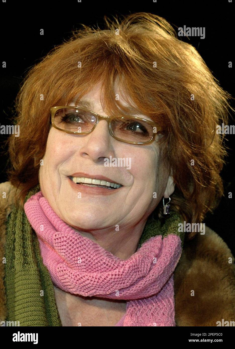 ** ARCHIV ** Die Schauspielerin Hannelore Hoger posiert am 3. Maerz