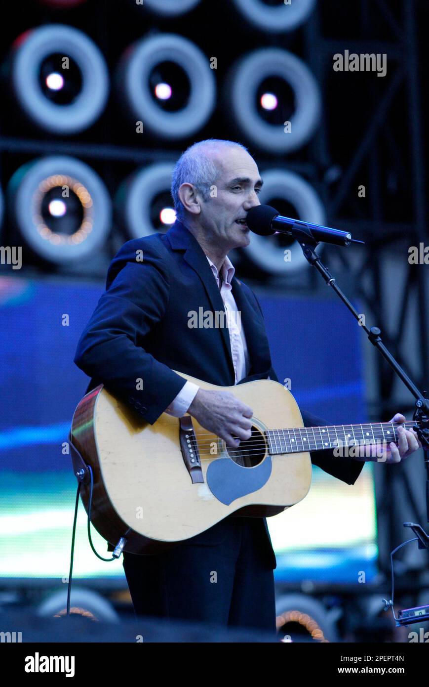 Paul Kelly and band performing at the Live Earth concert. Aussie