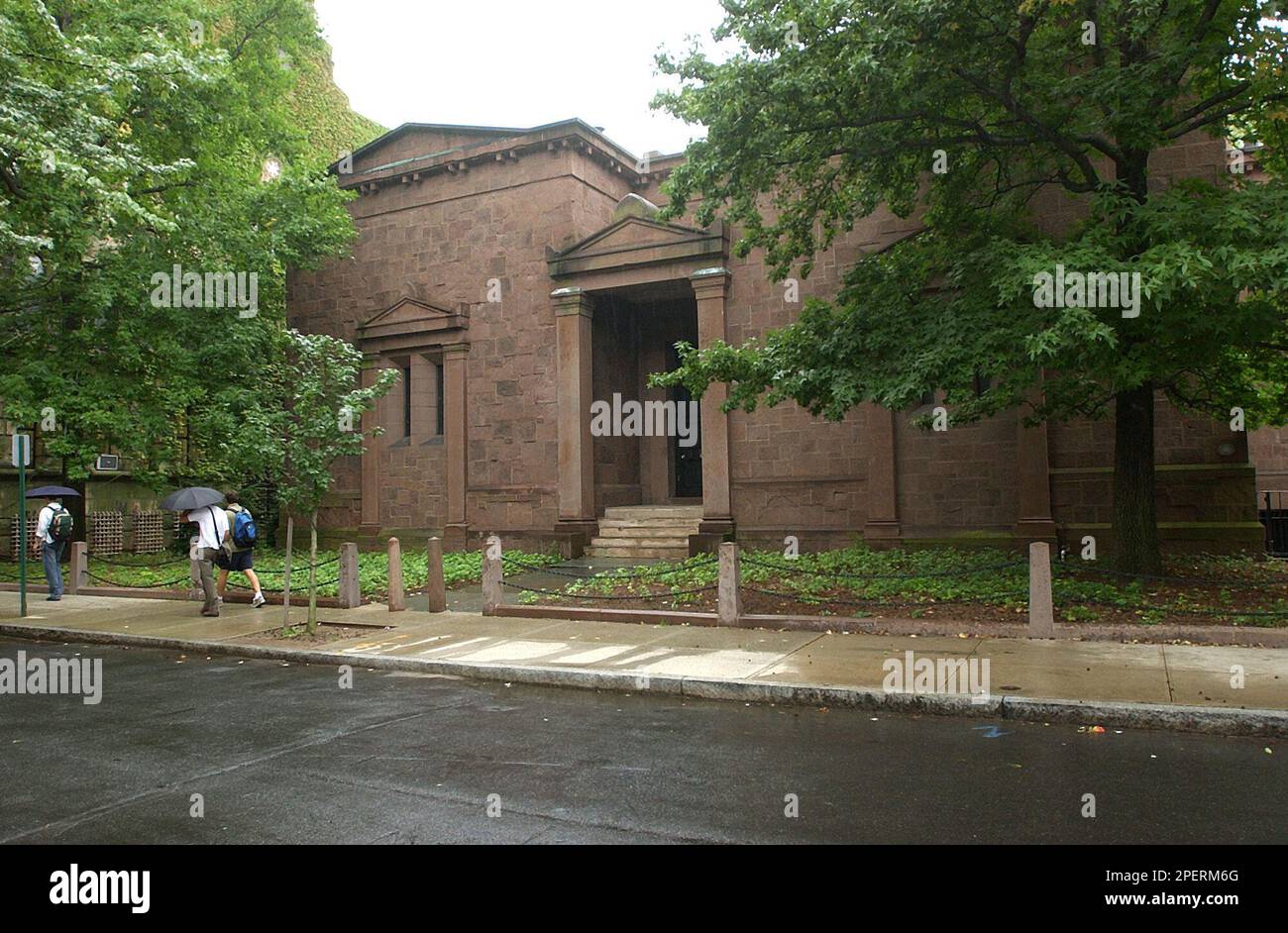 Skull and bones yale hi-res stock photography and images - Alamy