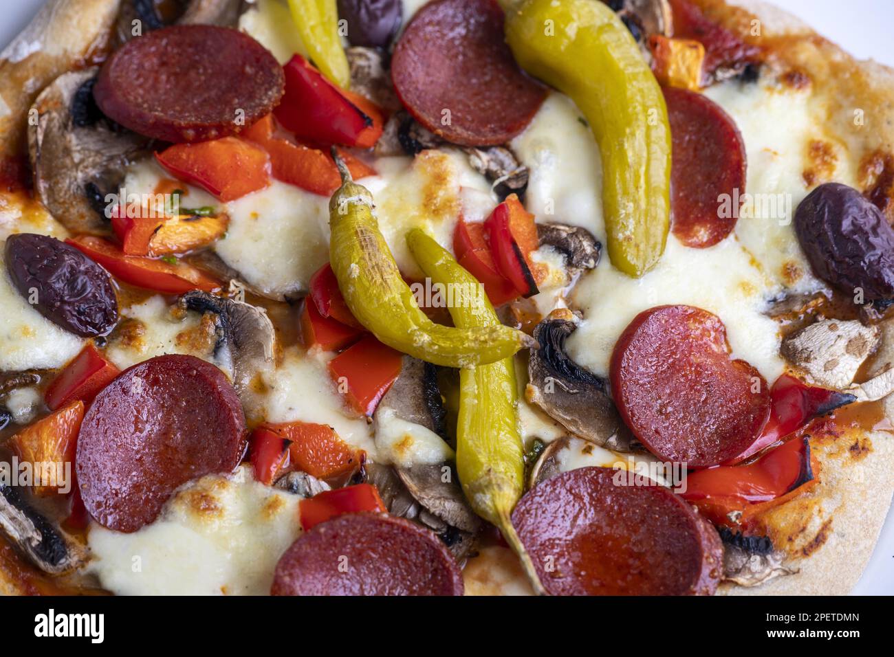 Pizza mit salami hi-res stock photography and images - Alamy