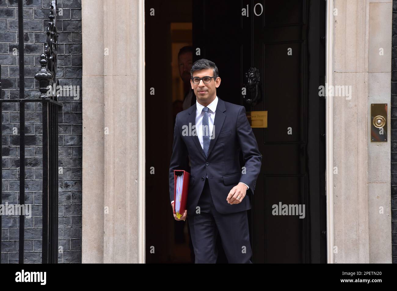 Prime Minister RISHI SUNAK leaves 10 Downing Street for Prime Minister Questions. Stock Photo