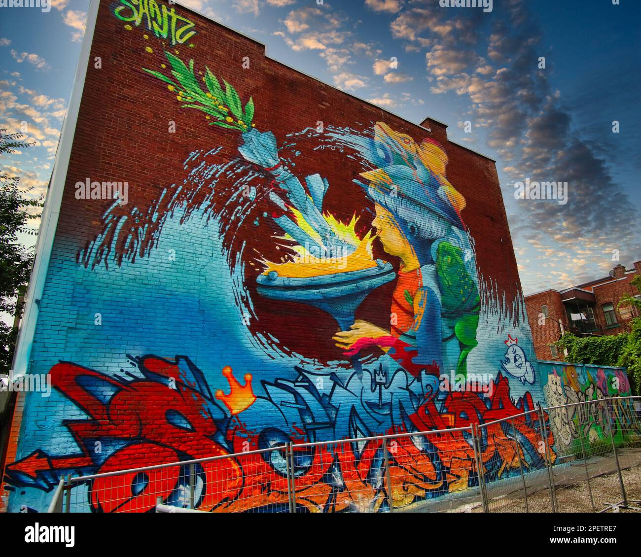 Grafitti covered building hi-res stock photography and images - Alamy
