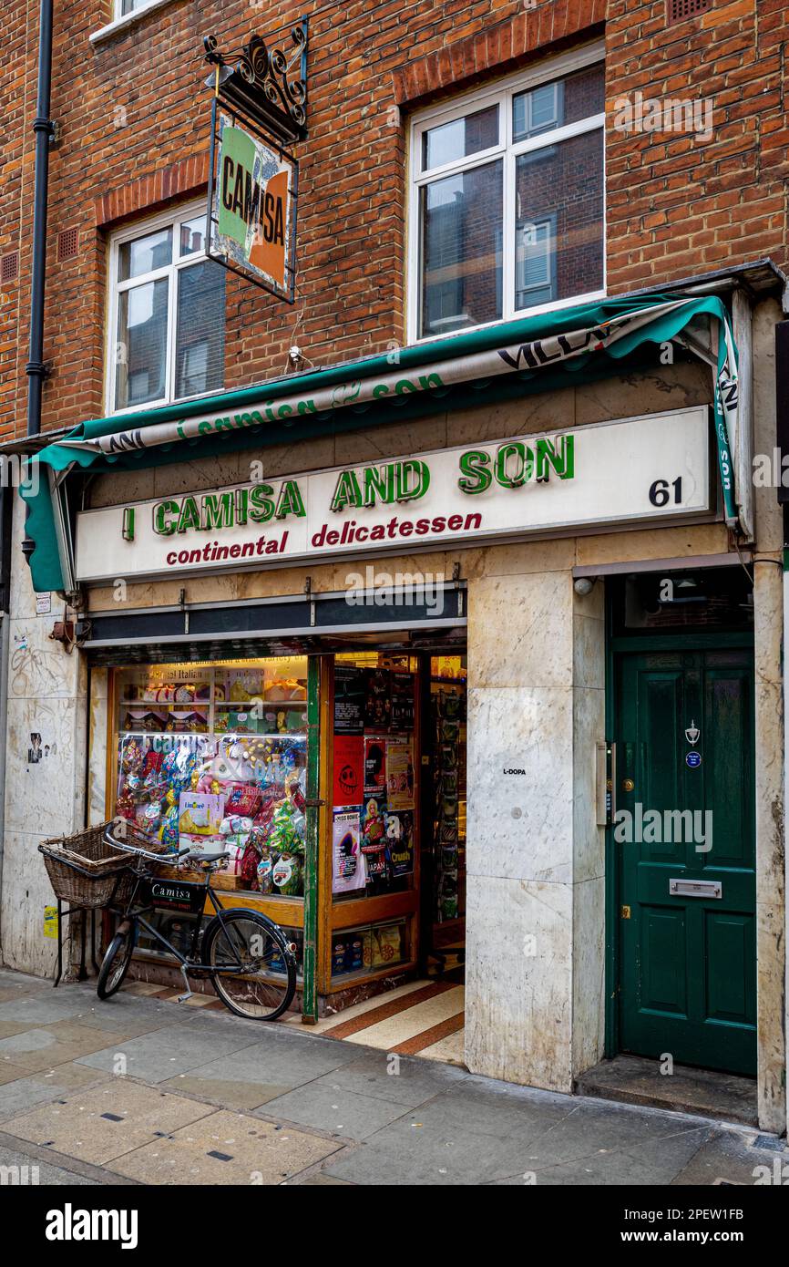 I Camisa & Son - Camisa is an Italian Delicatessen on Old Compton Street in Soho London, founded in 1929. Camisa Soho Deli Old Compton St. Stock Photo