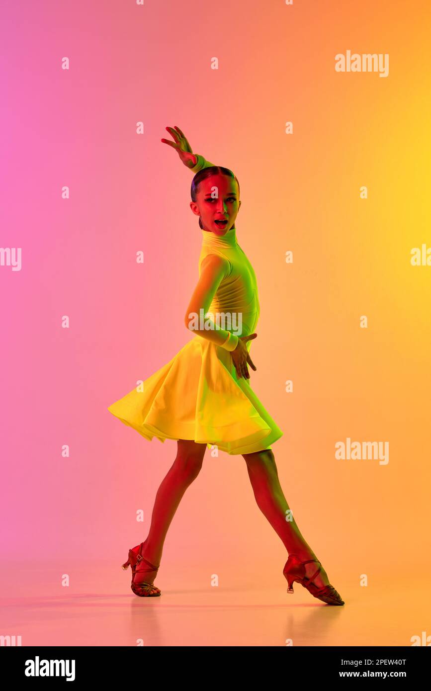 Neon yellow dress outfit hotsell
