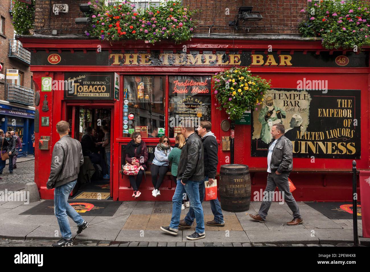 The Temple bar in Dublin Stock Photo Alamy