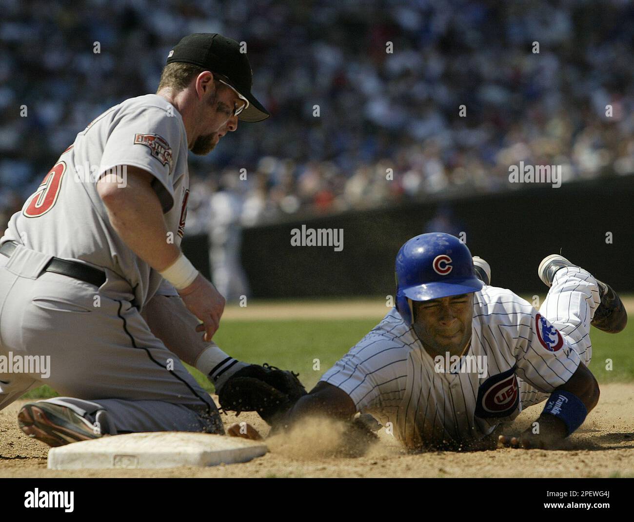 Chicago Cubs' Corey Patterson, right, dives back to first base as