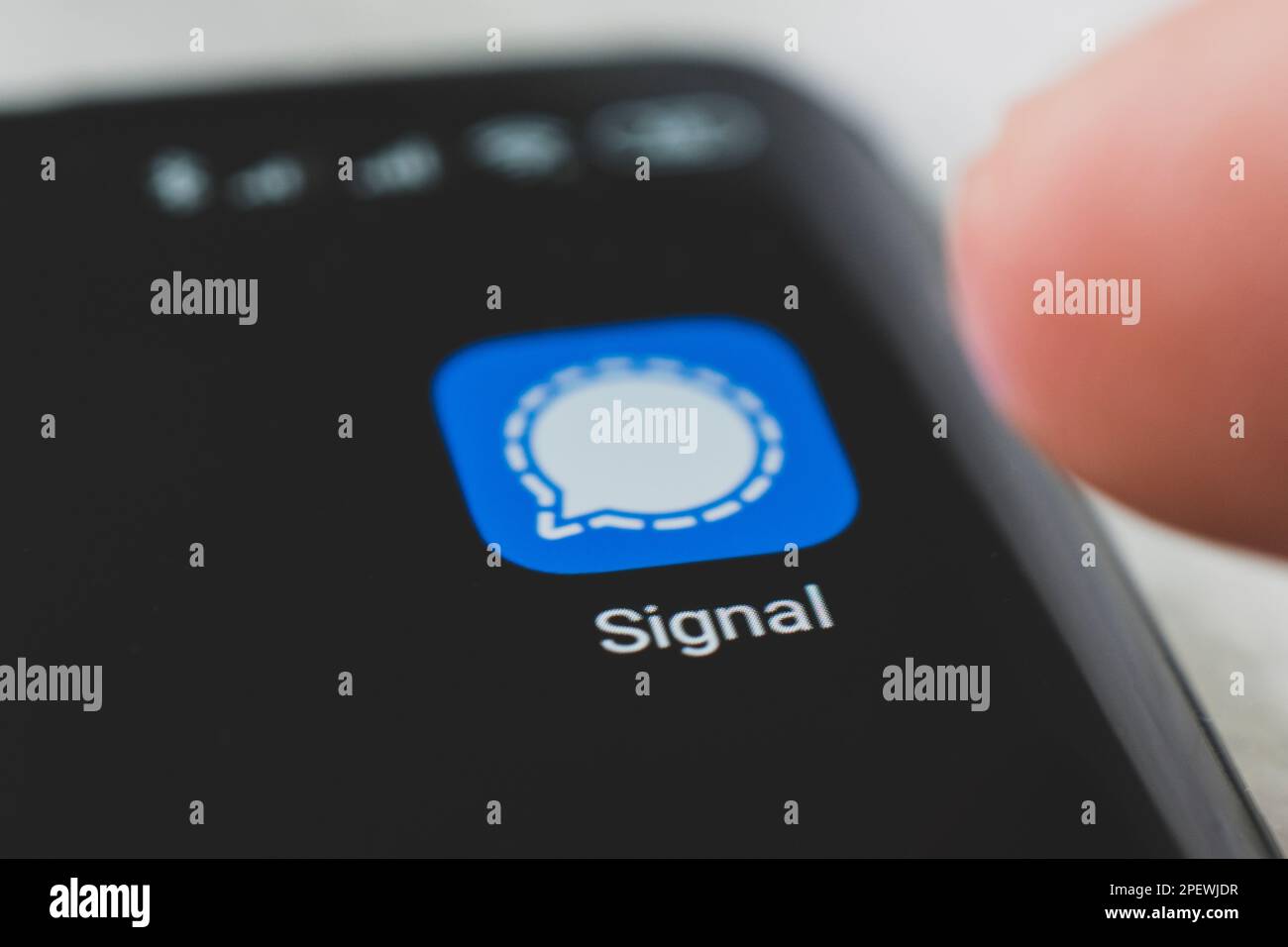 February 17, 2021, Barnaul, Russia The signal app icon on your smartphone. Signal a new private