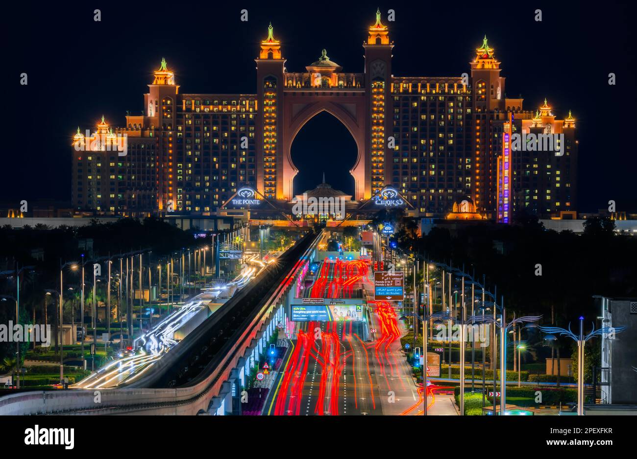 Night Shot of the Atlantis Hotel on the Palm Jumeirah, Dubai, United ...
