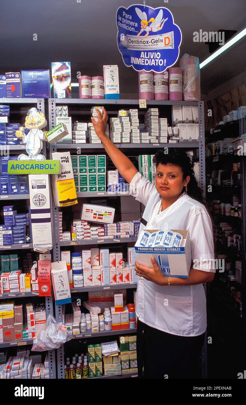 Pharmacy employees hi-res stock photography and images - Alamy