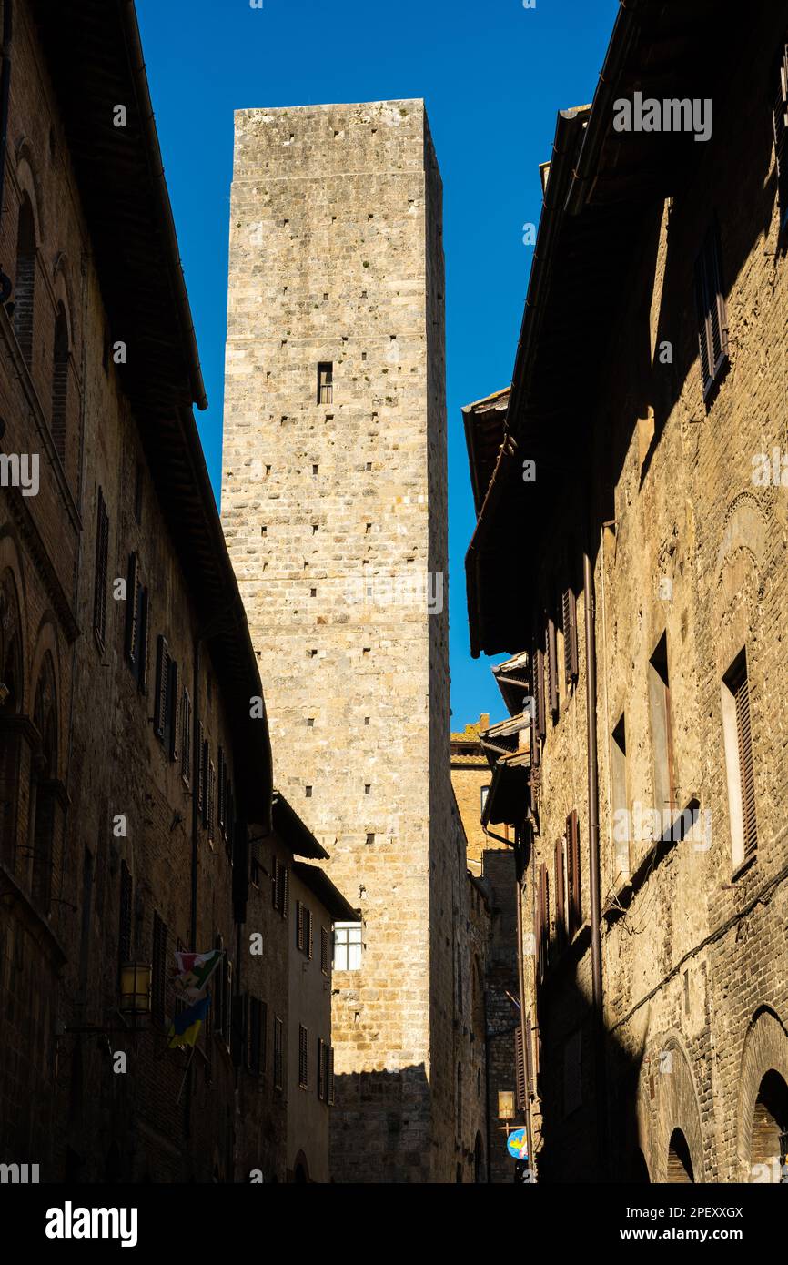 The medieval walled hill town of San Gimignano, a popularedestination for tourists in Tuscany, Italy. A UNESCO world heritage site. Stock Photo