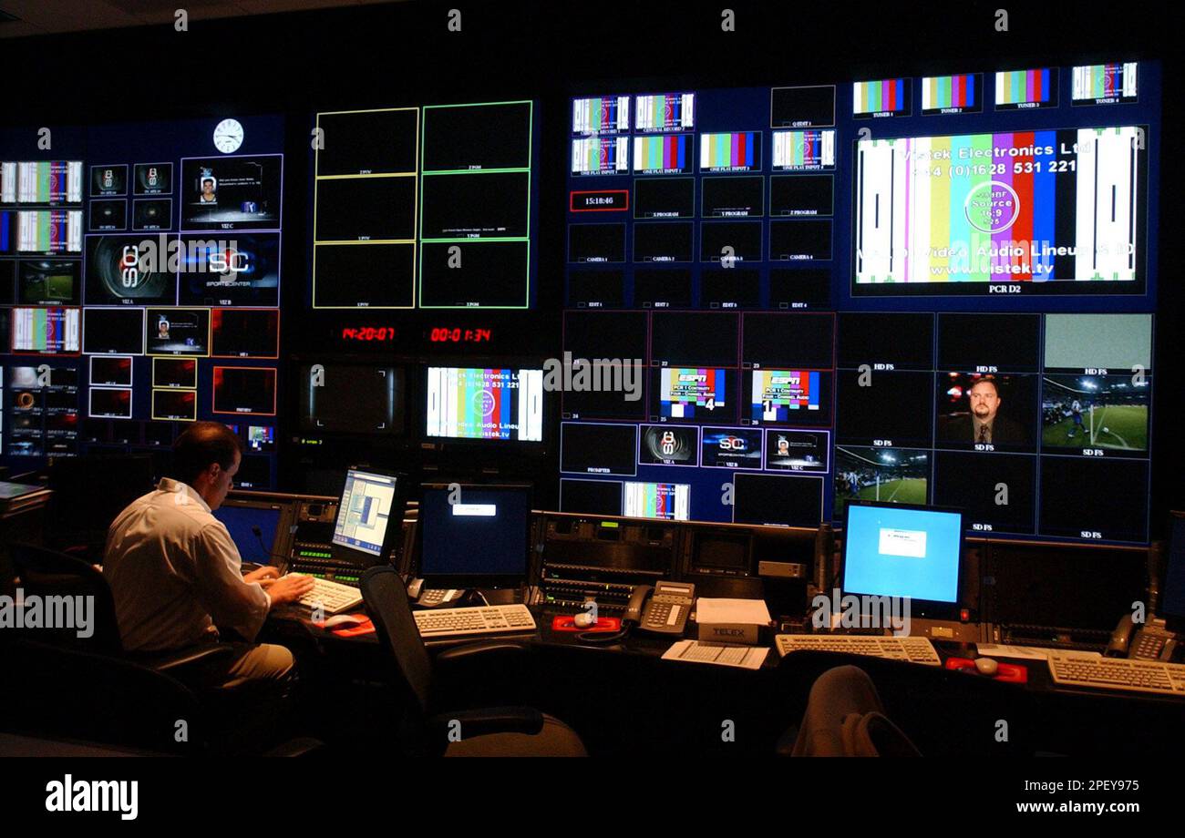** ADVANCE FOR SUNDAY MAY 30 ** ESPN director Chris Rouskas, left ...