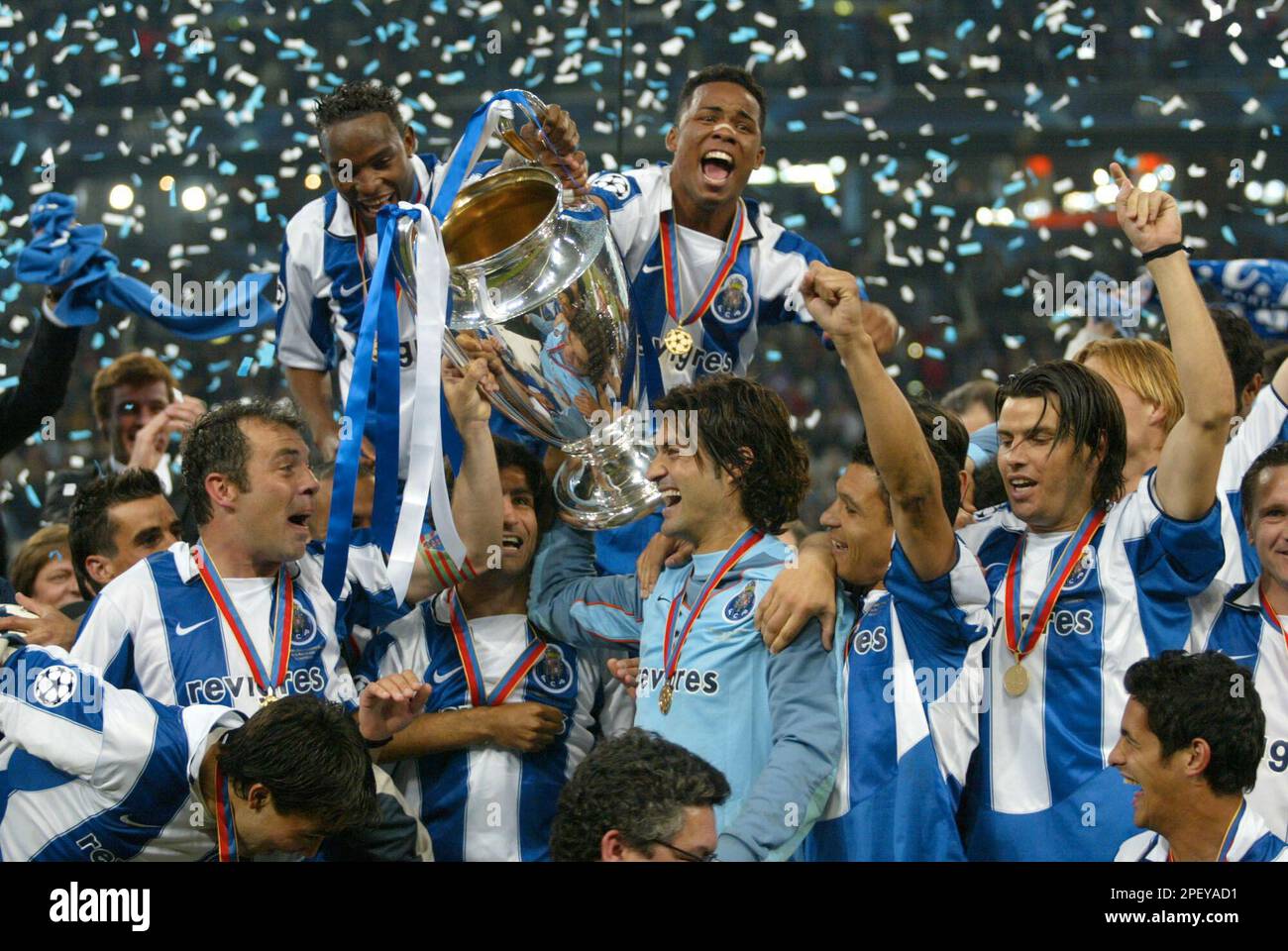 Porto players celebrate as they lift the trophy after beating