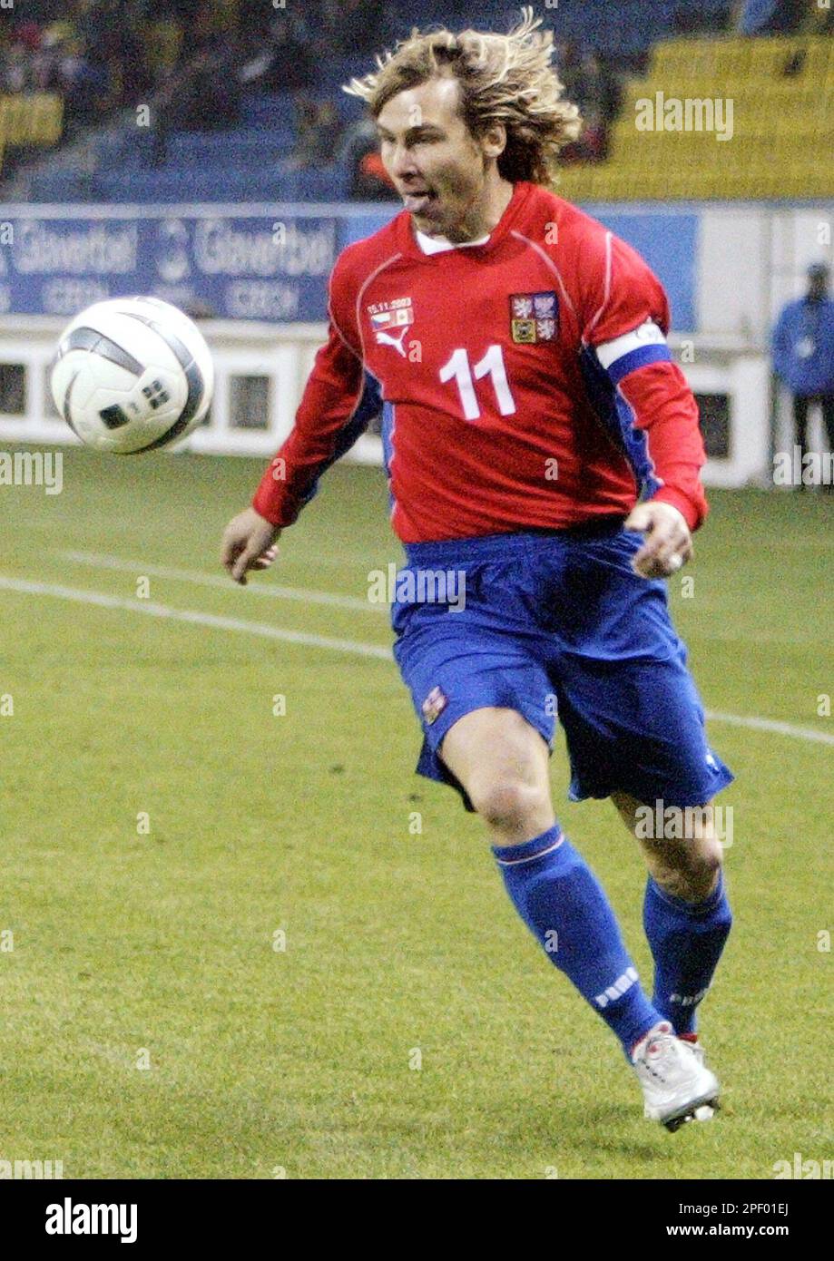 🇨🇿 Pavel Nedved ⚡️Winning the Ballon d'Or in 2003 🏆 . . . .  #ballondor#francefootball#czechrepublic#czechia#pavelnedved#nedved#433#juventus#finoallafine#juve#forzajuve#nostalgia#seriea#calcio#serieatim#nikefootball
