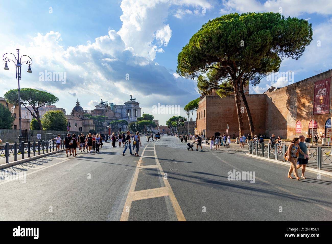 Rome tourist family hi-res stock photography and images - Alamy