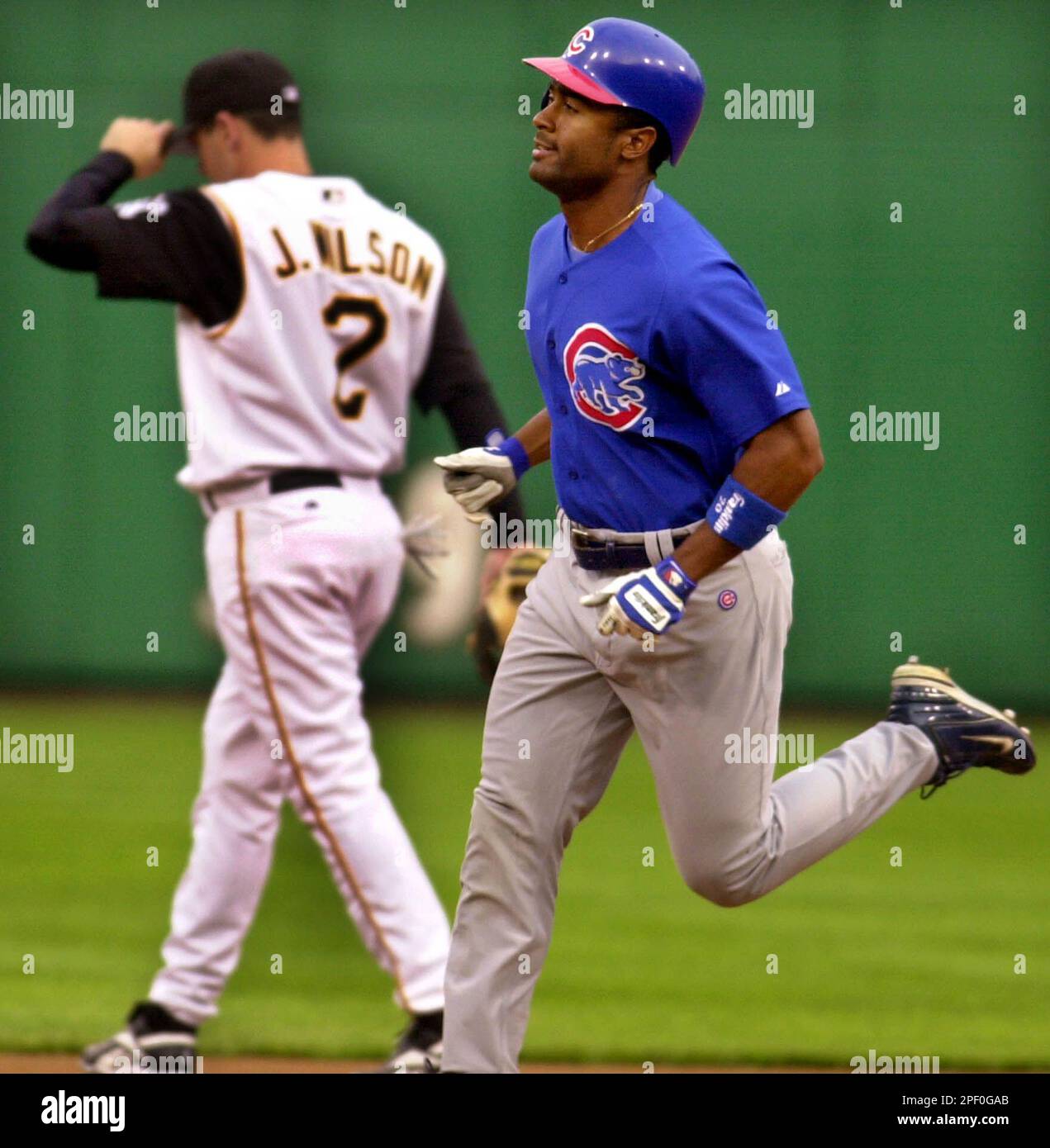 Chicago Cubs' Corey Patterson (20) steals third in front of Boston