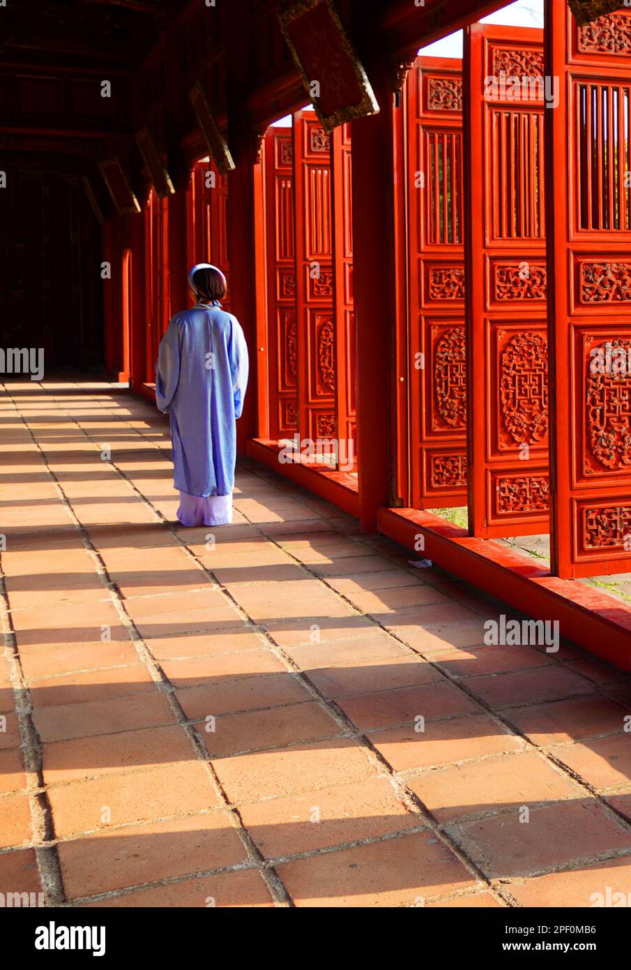 Women in gorgeous traditional hi-res stock photography and images - Alamy