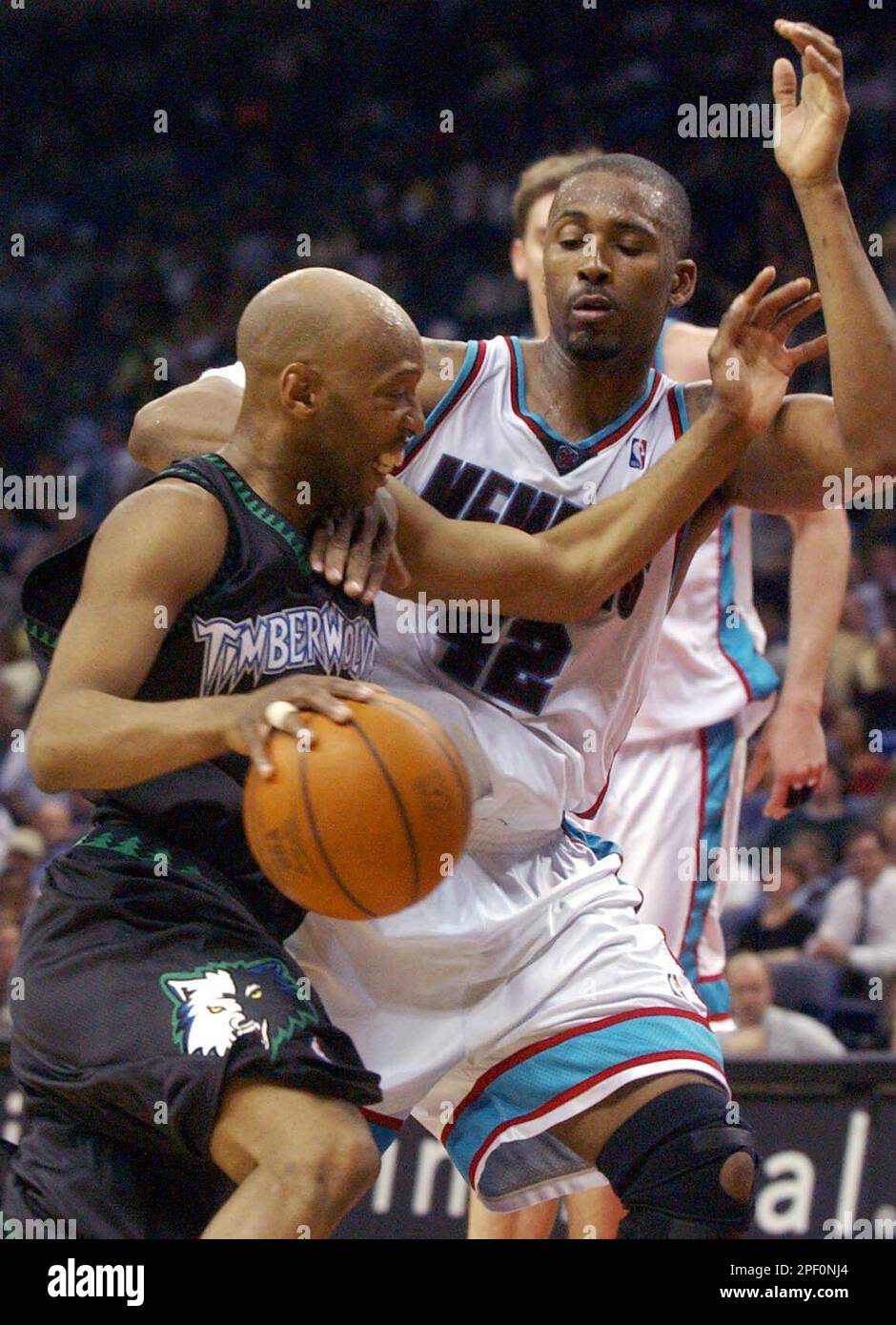 Minnesota Timberwolves' Sam Cassell, left, drives past Memphis Grizzlies' Lorenzen  Wright (42) under the basket during