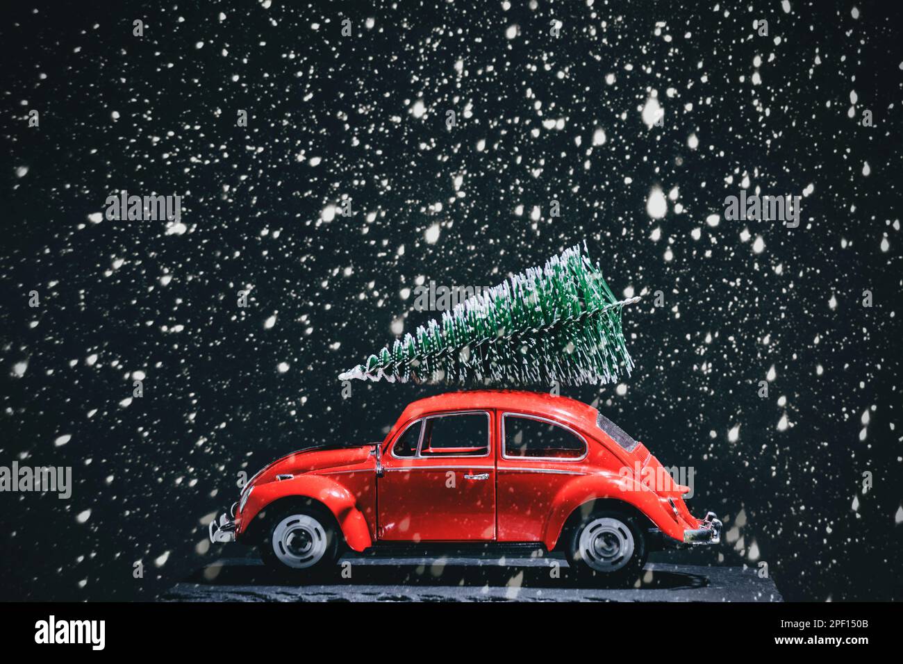Car with christmas tree on roof hi-res stock photography and images - Alamy