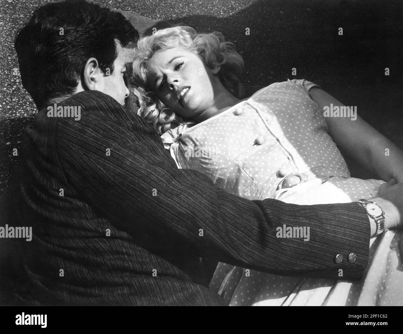 Mark Damon, Connie Stevens, on-set of the Film, 'The Party Crashers', Paramount Pictures, 1958 Stock Photo