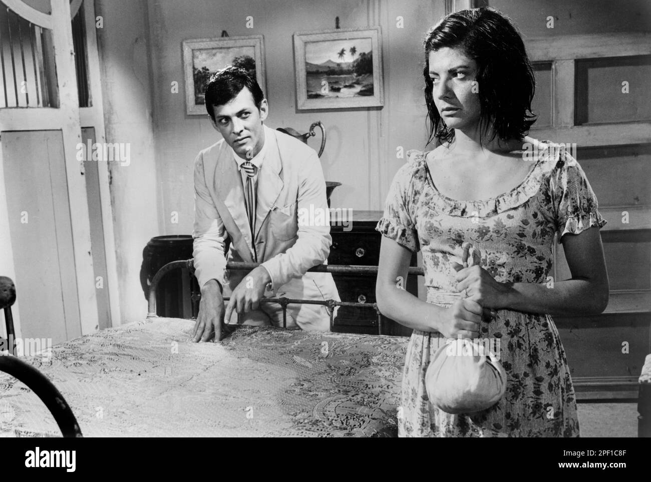 Leonardo Villar, Gloria Menezes, on-set of the Brazilian Film, 'The Given Word', Portuguese: O Pagador de Promessas, Cinedistri, Embrafilme, 1962 Stock Photo