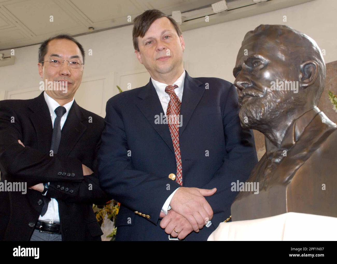 U.S. immunologists Mark M. Davis, right, and Tak W. Mak pose near a Paul  Ehrlich sculpture after receiving the Paul Ehrlich and Ludwig Darmstaedter  award at the Pauls Church in Frankfurt, Germany,