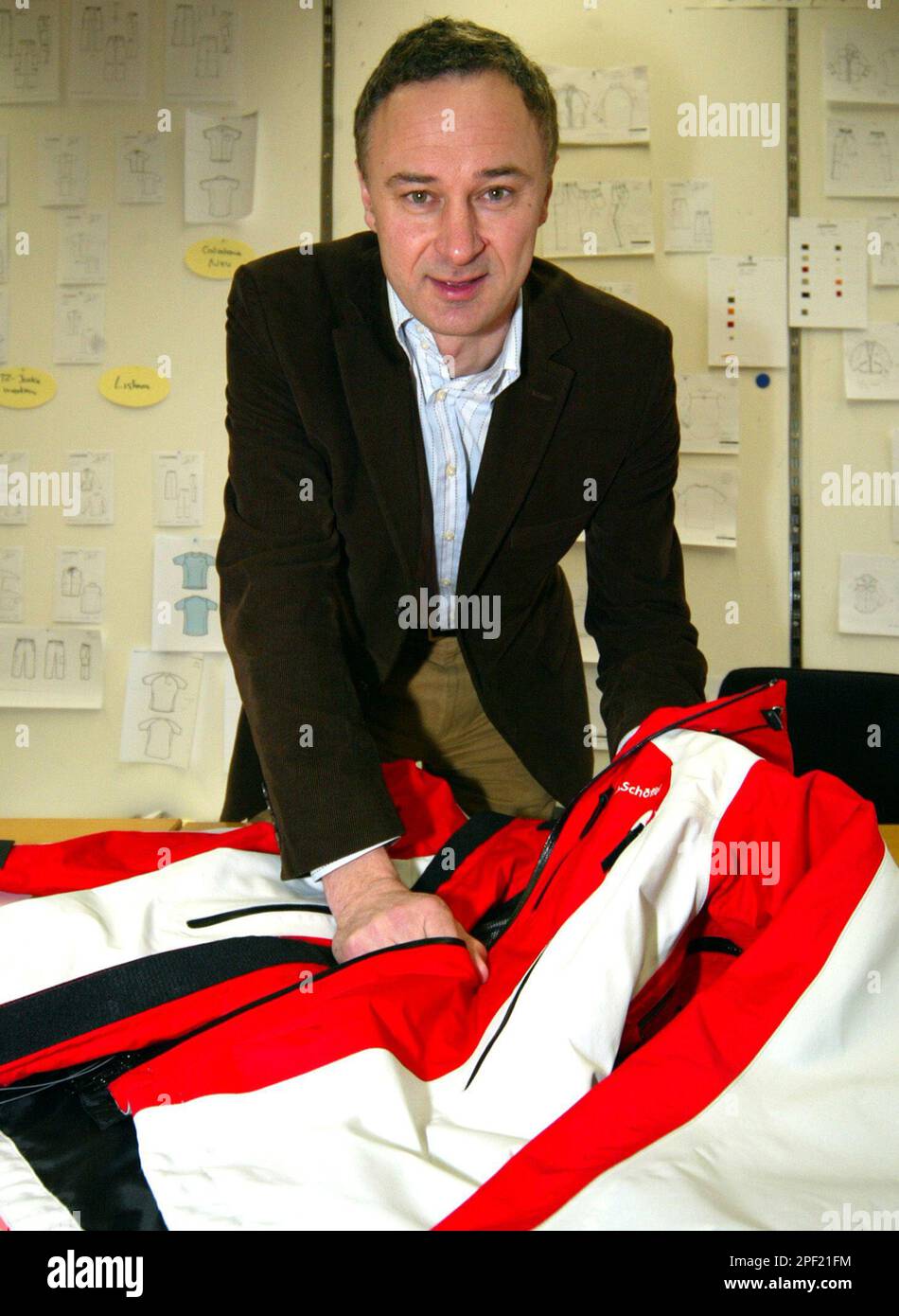 Peter Schoeffel, Geschaeftsfuehrer der Firma Schoeffel, aufgenommen am 19.  Februar 2004, im Firmengebaeude in Schwabmuenchen bei Augsburg. (AP  Photo/Jan Pitman) ** zu unserem KORR. APD3363 ** Stock Photo - Alamy