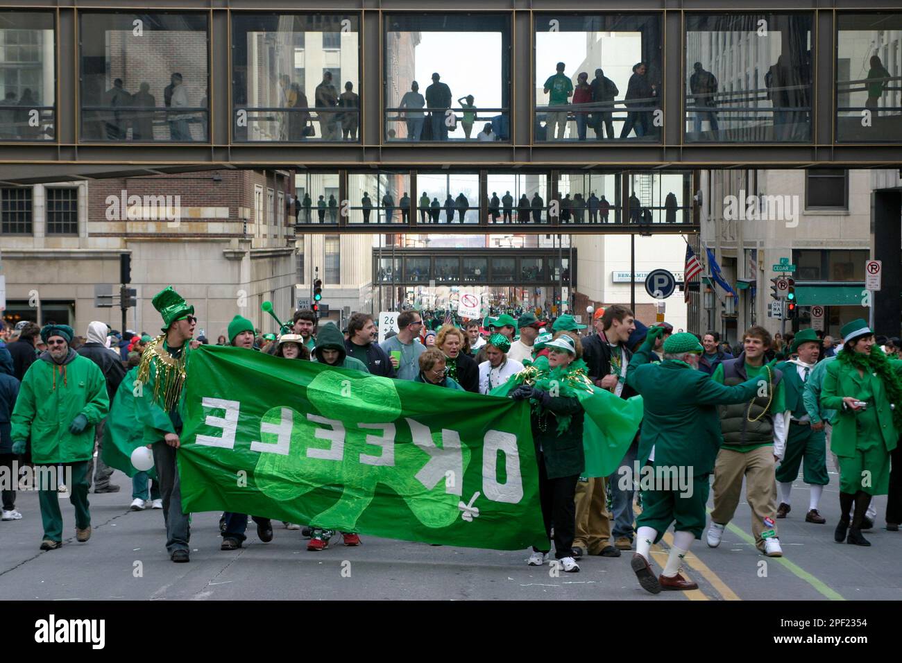 O’Keefe Clan banner in the Patrick’s Day parade in Saint Paul, Minnesota, 2005. Many people view the parade from the overhead skyways in downtown St. Stock Photo