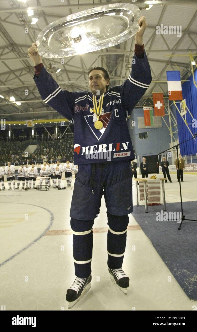 Slovans Zdeno Ciger lifts the trophy after his team won the gold medal during 2004 Ice Hockey Continental Cup Super Final match in Gomel, Belarus, Sunday, Jan