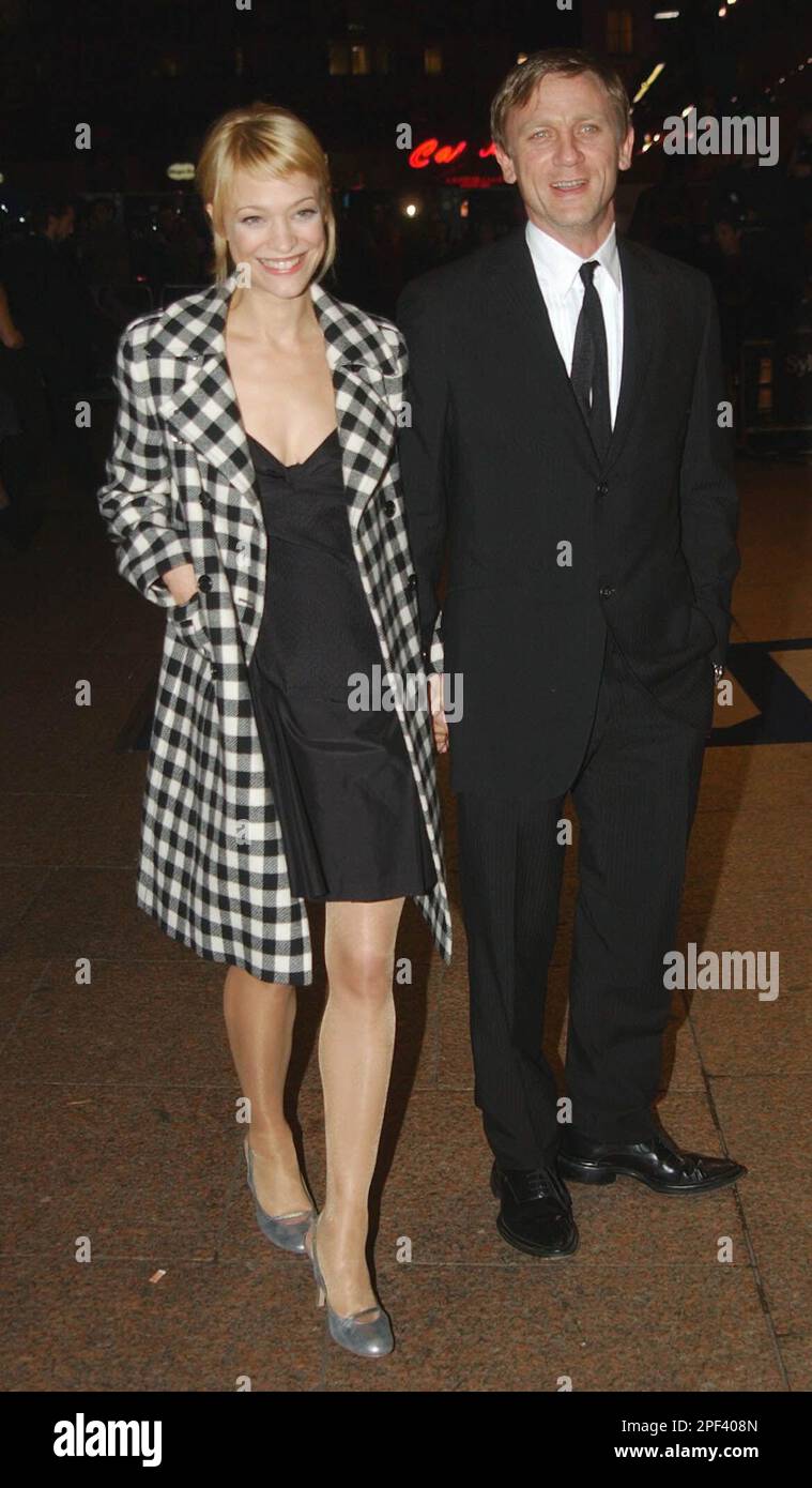 Actor Daniel Craig arrives with his German actress girlfriend Heike Makatsch at the premiere of Actor Daniel Craig arrives with his German actress girlfriend Heike Makatsch at the premiere of