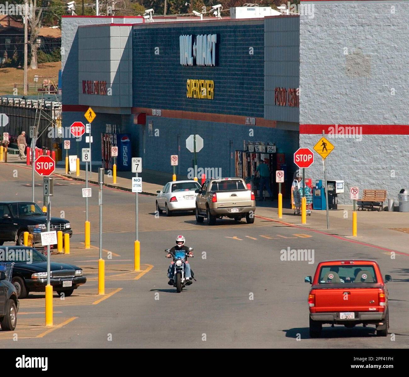 https://c8.alamy.com/comp/2PF41FH/traffic-moves-through-the-parking-lot-in-front-of-the-benton-ark-wal-mart-store-tuesday-nov-4-2003-wal-mart-stores-inc-said-tuesday-it-has-received-a-target-letter-from-the-us-attorneys-office-saying-the-worlds-largest-retailer-allegedly-violated-federal-immigration-laws-ap-photodanny-johnston-2PF41FH.jpg