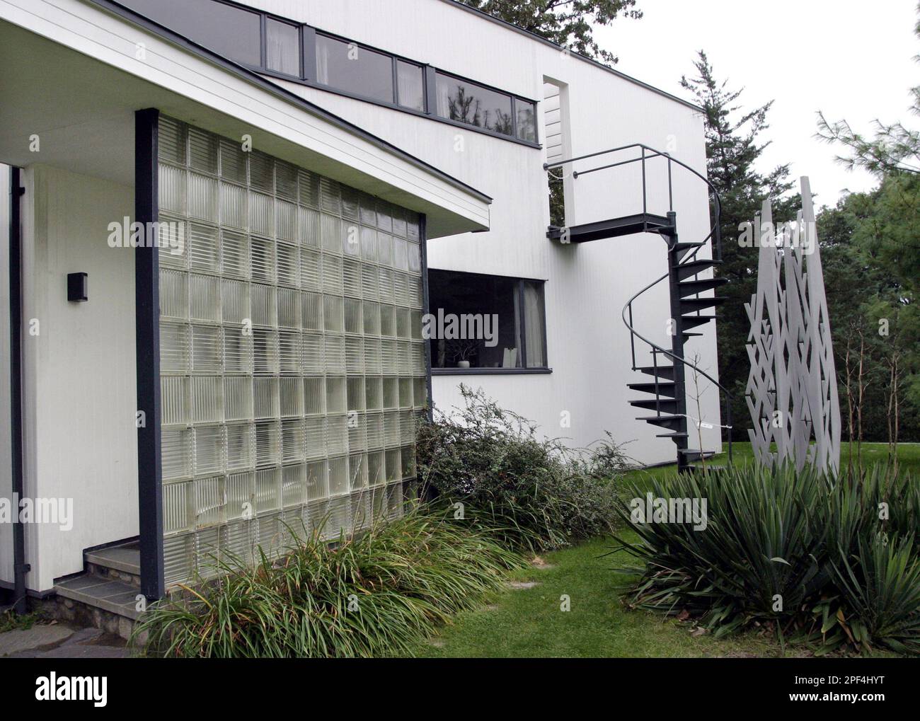 This Is An Exterior View Seen Monday Sept 29 2003 Of The Gropius House Built By Architect 9560