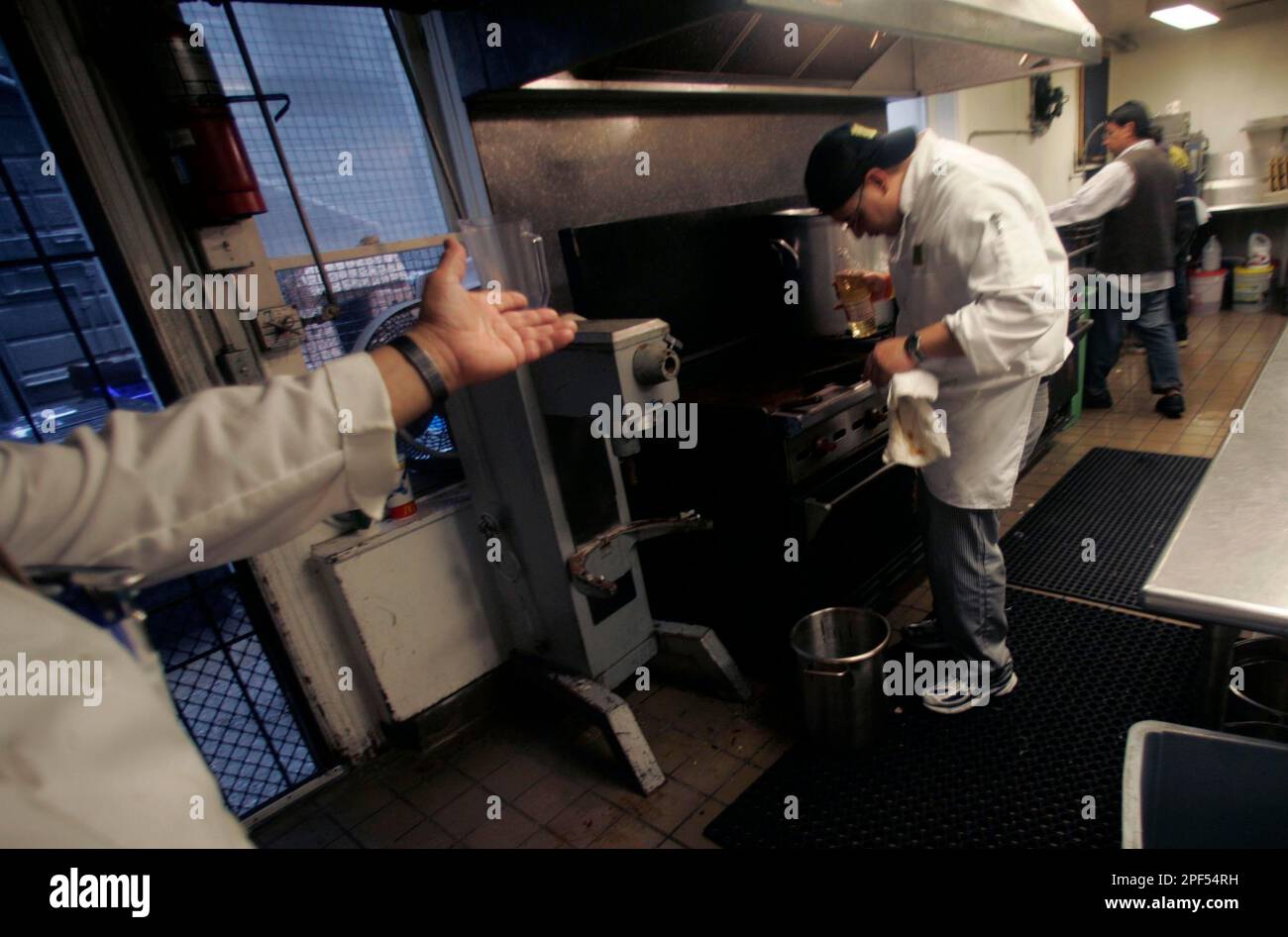 class1-2.jpg Dan Vegas Chef Instructor of HAFP (hand on the side) gives ...
