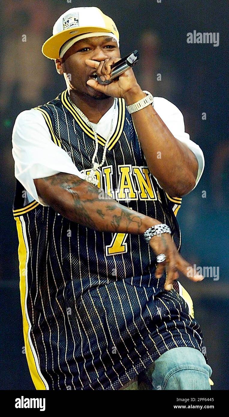 Rapper 50 Cent performs in Moline, Ill., Tuesday, July 15, 2003. (AP ...