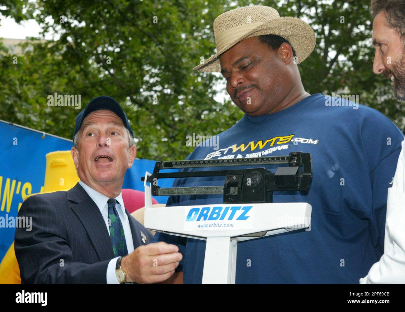 New York City Mayor Michael Bloomberg checks the weight of South