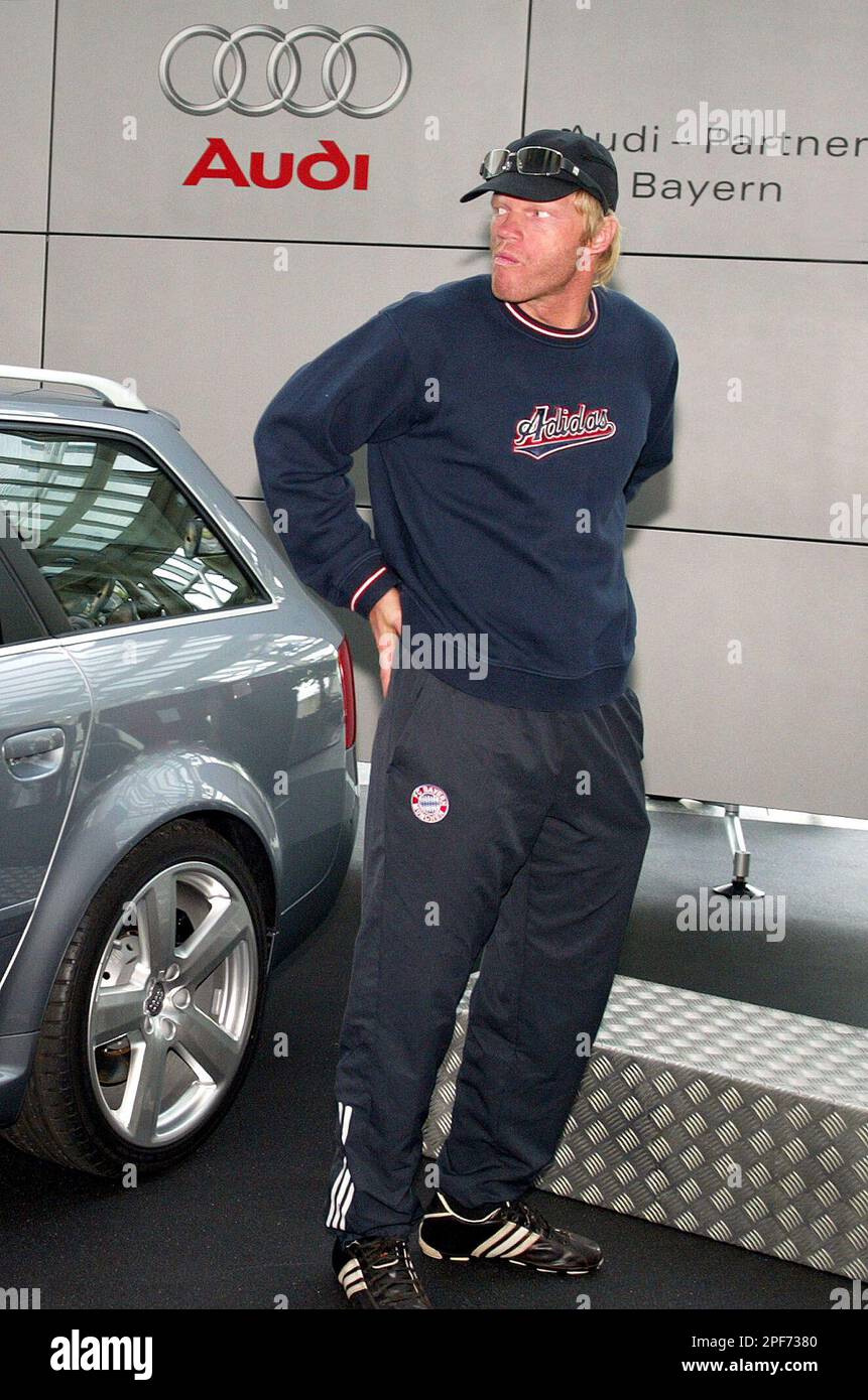 Oliver Kahn vom FC Bayern Muenchen, bei der Uebergabe seines 420 PS starken  und ca. 80.000 Euro teuren Audi RS6 am Mittwoch, 21 Mai 2003 im Audi Werk  in Ingolstadt. Audi uebergab