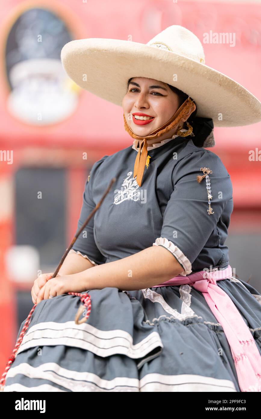 16 de cheap septiembre attire