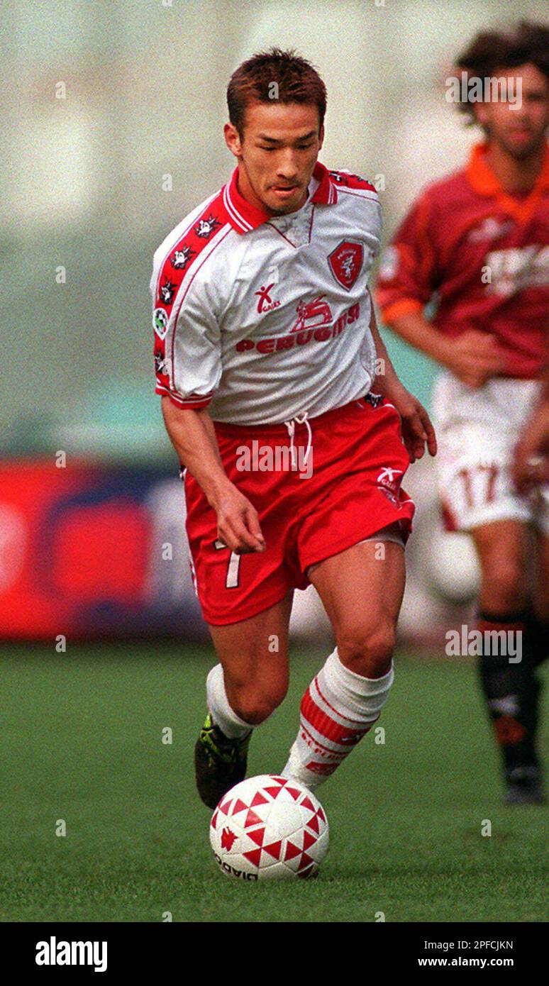 Perugia's Japanese midfielder Hidetoshi Nakata in action during Italian  major league soccer match against AS Roma in this Sunday, September 26,  1999 photo. Italian Media reported Wednesday December 29, 1999, AS Roma, image size:774x1390