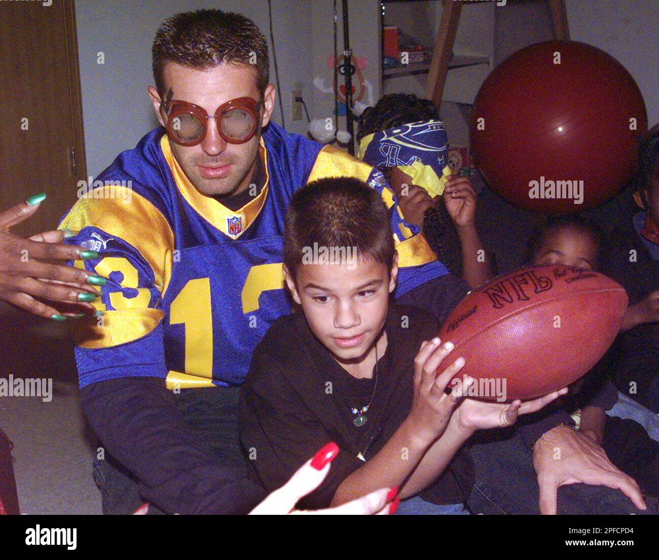 Kurt Warner St. Louis Rams editorial photo. Image of football