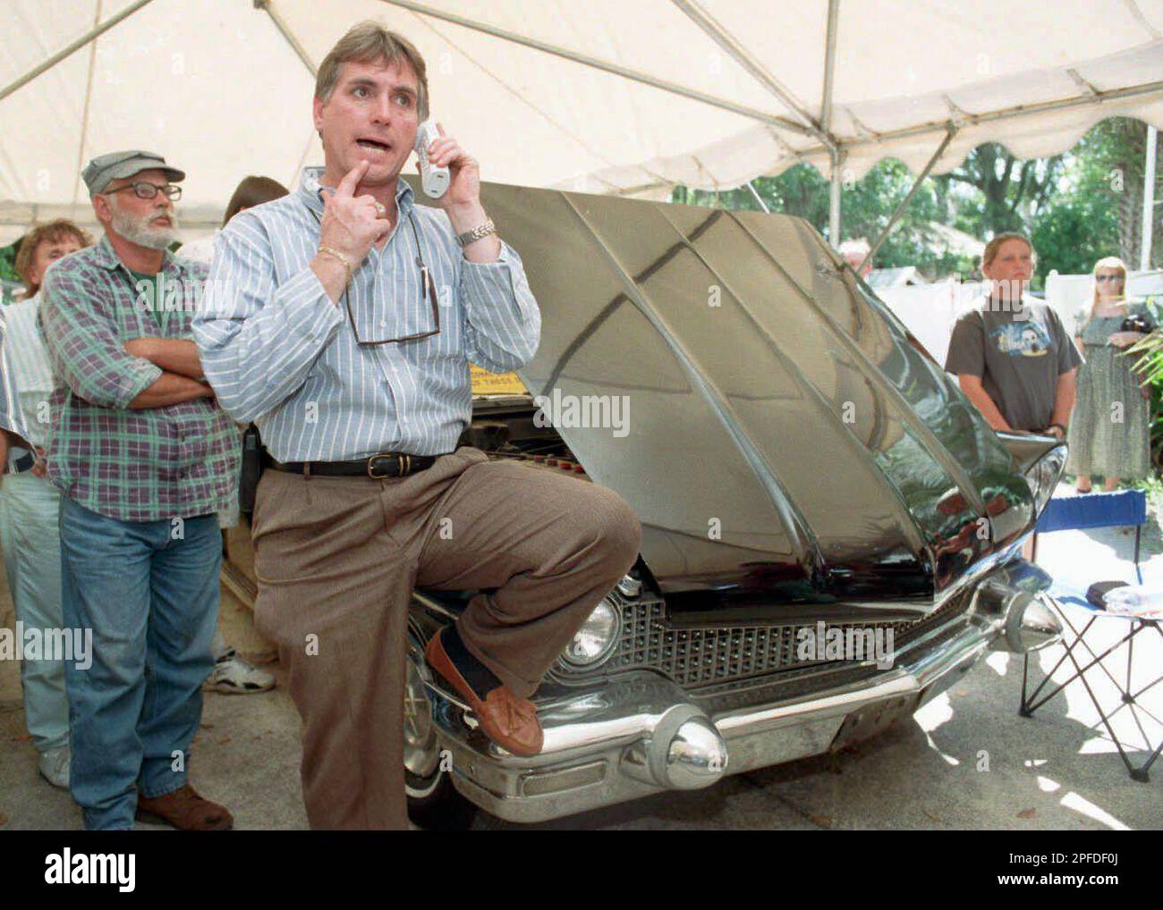 Luman Beasley talks to a bidder about President John F. Kennedy's 1960