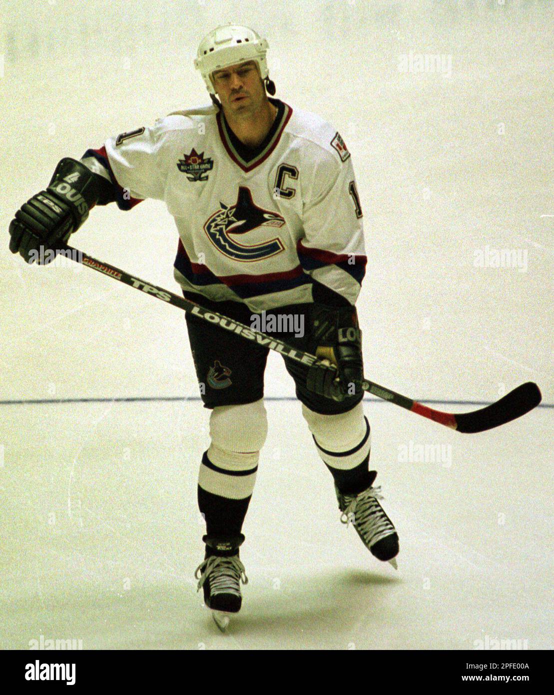 NY Rangers captain Mark Messier at '01-'02 season opener, wearing