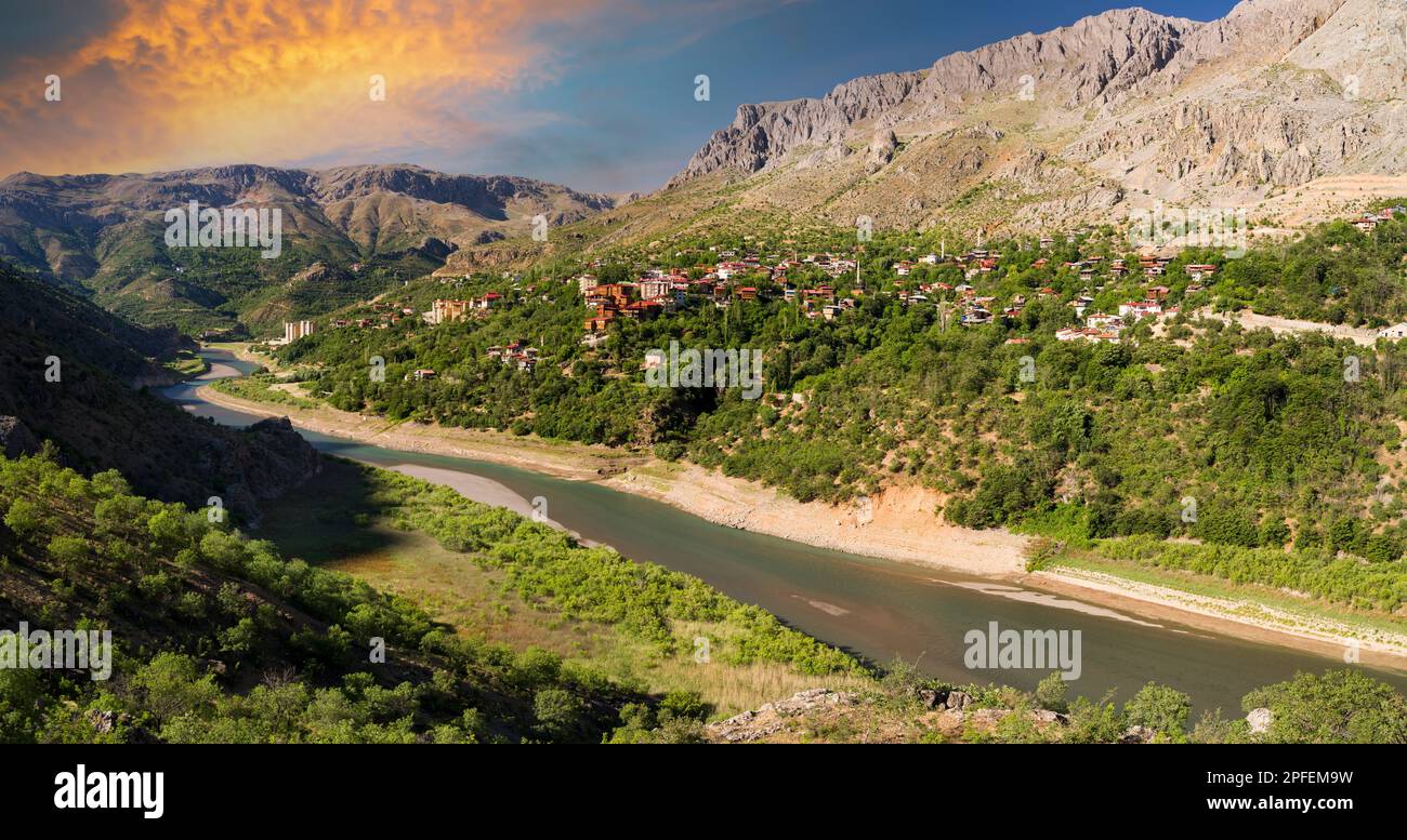 Panoramic view of the Euphrates river  ( Turkish; Fırat nehri ) and the city of Kemaliye in the morning. Local travel destinations of Turkey. Erzincan Stock Photo