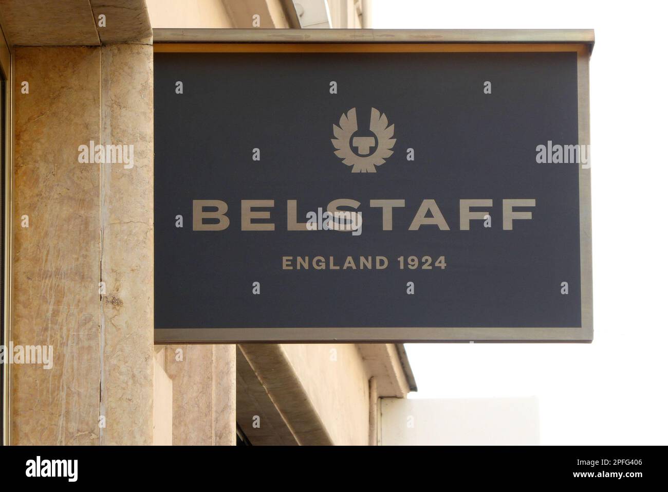 Verhogen Uluru Wardianzaak Belstaff / Logo / Modeunternehmen / Label / Sign Stock Photo - Alamy