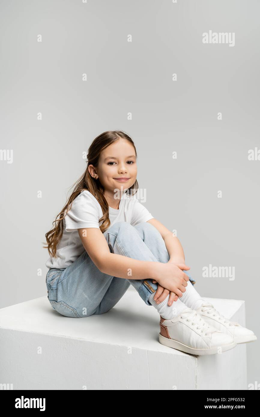 Cute preteen girl in t shirt hi-res stock photography and images - Alamy