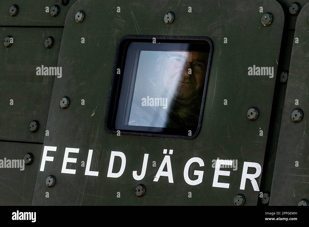 Boris Pistorius (SPD), Federal Minister of Defence, photographed as part of a field jaeger capability show during a visit to the Bundeswehr military base in Mahlwinkel, March 16, 2023. Key skills of the armed forces base are to be shown on the basis of skills demonstrations. Stock Photo