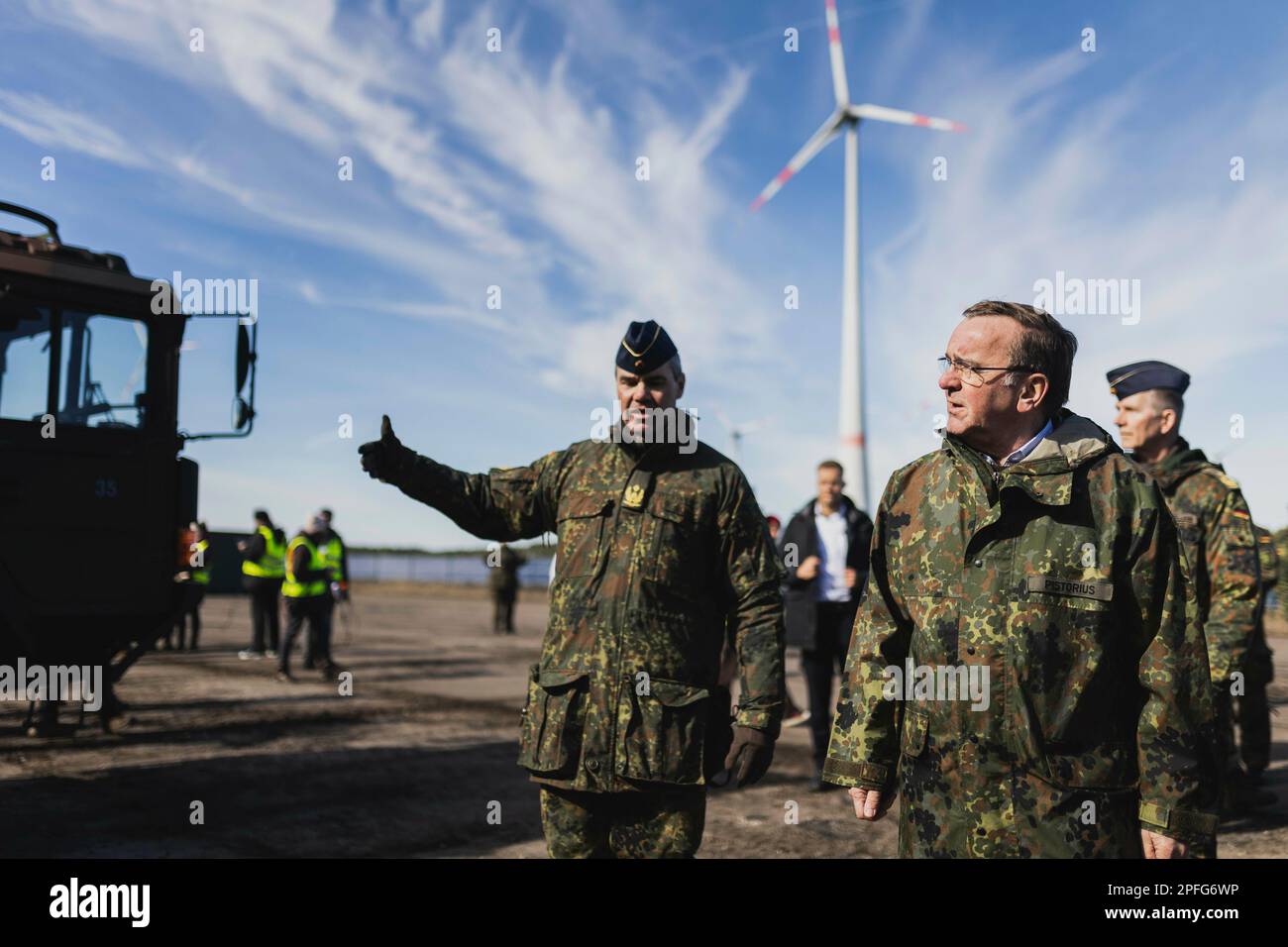 Boris Pistorius (R, SPD), Federal Minister of Defence, pictured during a logistics capability show during a visit to the Bundeswehr military base in Mahlwinkel, March 16, 2023. Key skills of the armed forces base are to be shown on the basis of skills demonstrations. Stock Photo